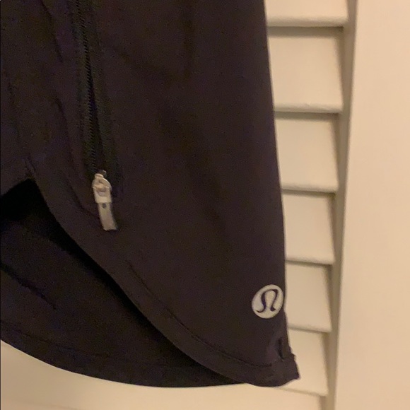 Lululemon Tracker Short 4” Size 4 - Picture 2 of 5